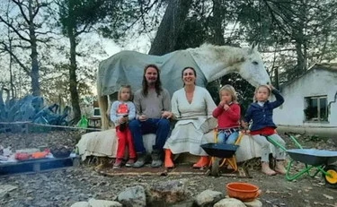 Famiglia nel bosco, pianti e urla nel cuore della notte: l'audio-choc di uno dei bimbi nel centro
