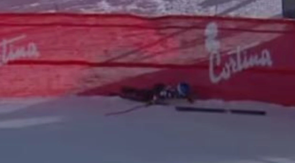 Cortina, spaventosa caduta di Mikaela Shiffrin: si alza in volo l'elicottero