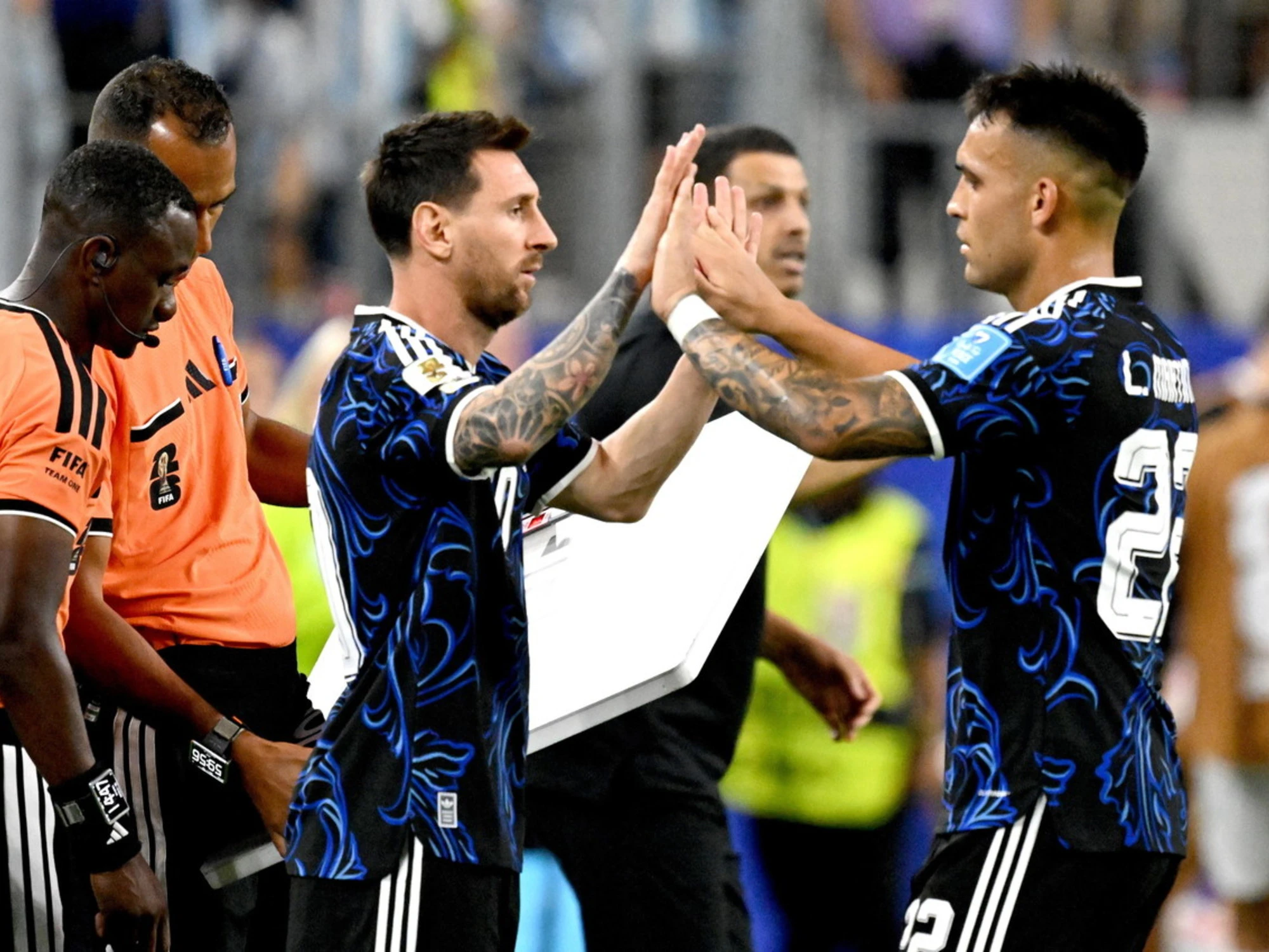 Sentenza Aguero: "Lautaro deve giocare sempre. La spalla ideale per Messi è lui"