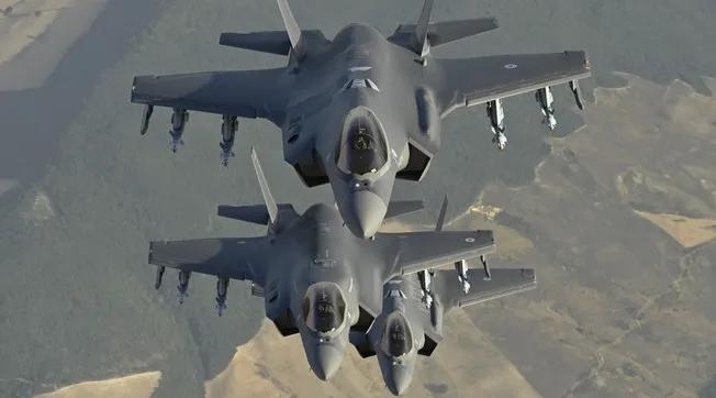 652x368