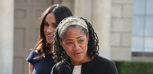Meghan Markle, situazione delicata: la mamma è arrivata a Londra, cosa c'è dietro