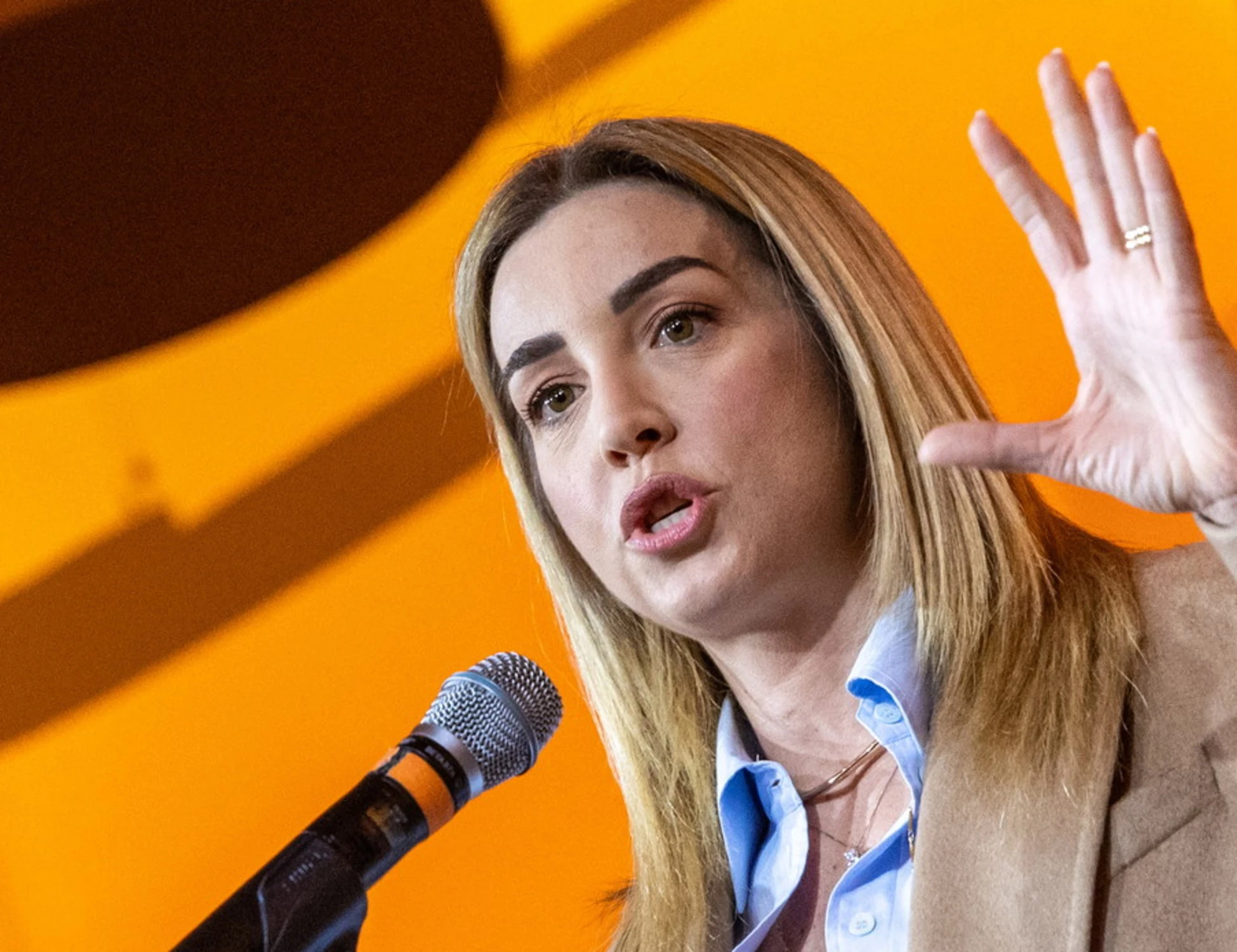 Silvia Salis e gli antifascisti estremisti: la deriva alla "Ilaria Salis" del sindaco