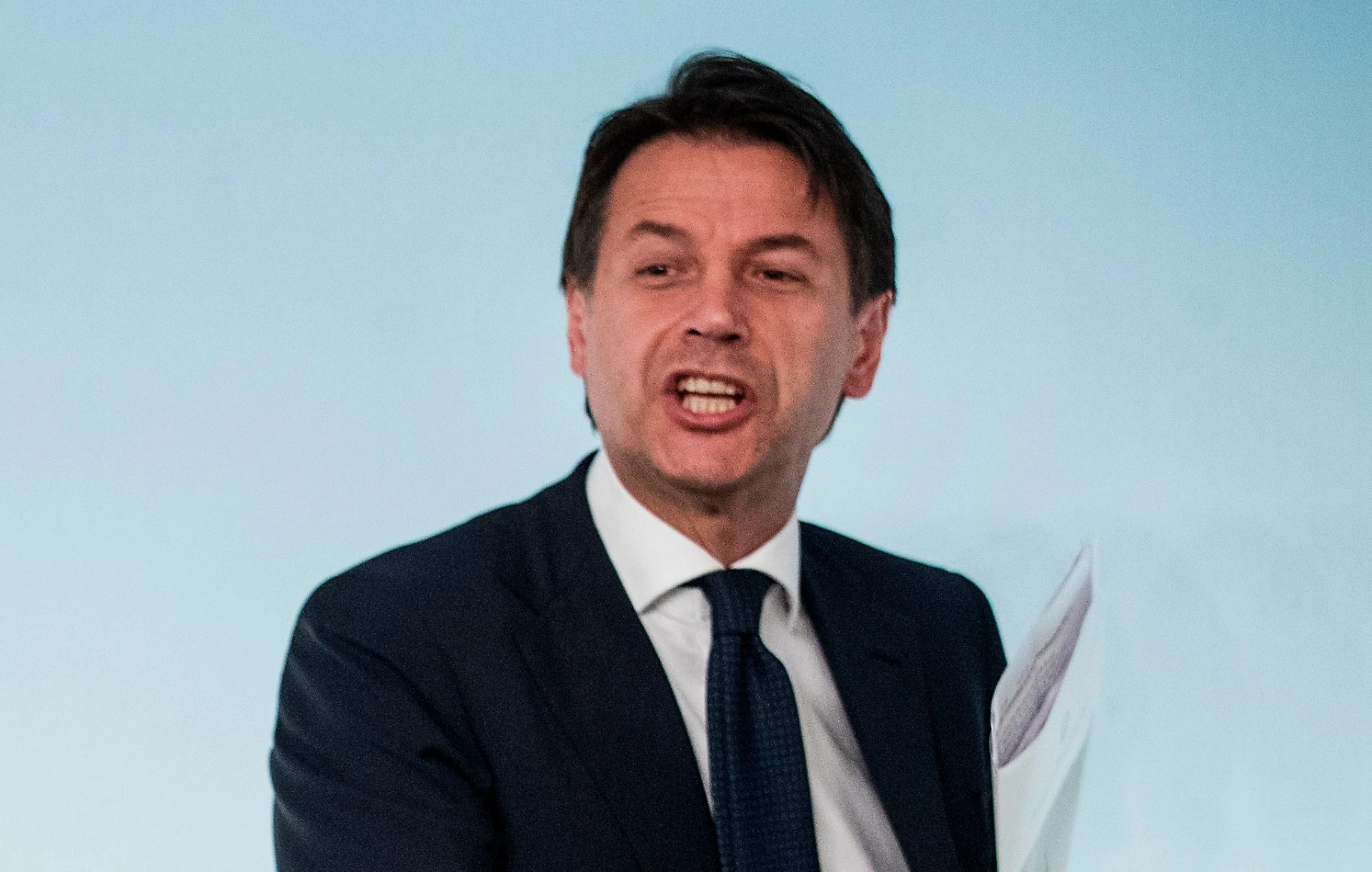 Giuseppe Conte cancella l'Airbus di Matteo Renzi: "Un capriccio inutile, quanti soldi abbiamo sprecato"