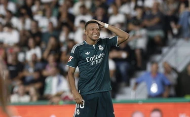 Via la maglia pro-Ceuta, Mbappé idolo dei compagni