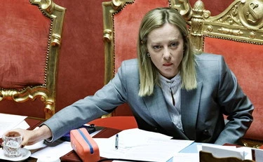 Almasri, il piano di Giorgia Meloni: la sfida in aula e i punti deboli nelle carte