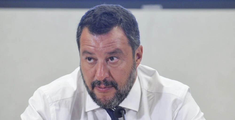 SALVINI "LAVORIAMO PER ESECUTIVO CHE DURI 10 ANNI"