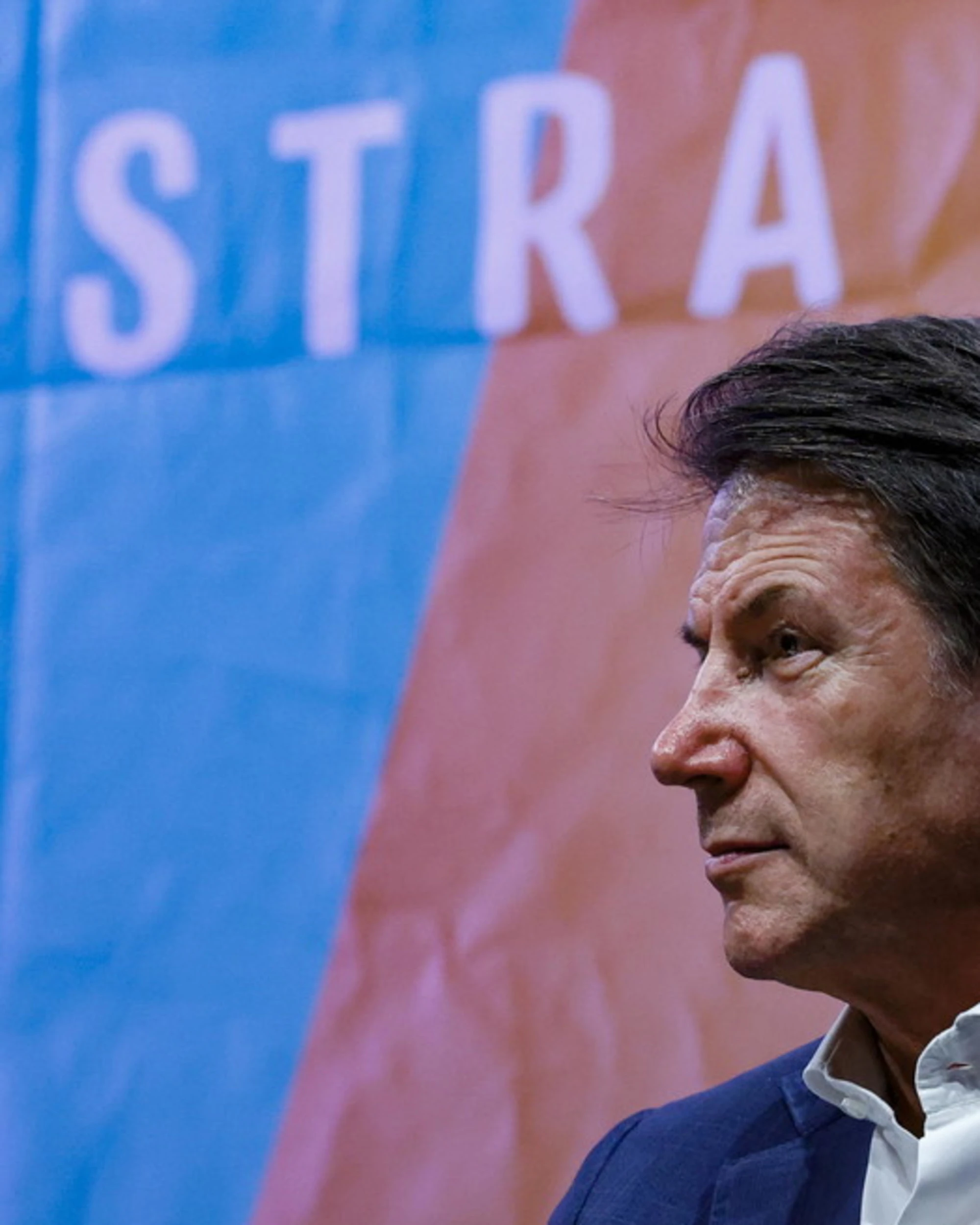 Giuseppe Conte, gli esplode il M5s in mano: "No al Pd", chi va via