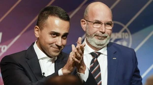 M5s, 163 eletti su 296 non versano l'obolo al partito: tutti zitti, il timore di far saltare Giuseppe Conte