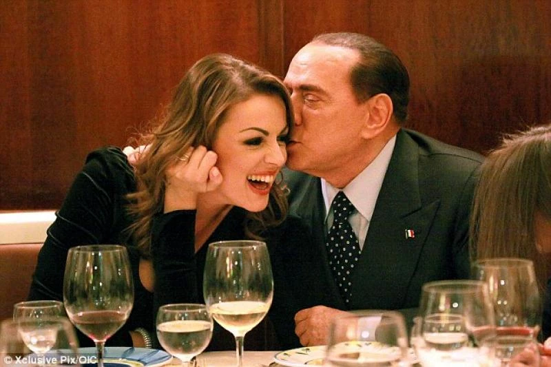Oggi Berlusconi compie 79 anni, in arrivo una serie tv sulla sua vita