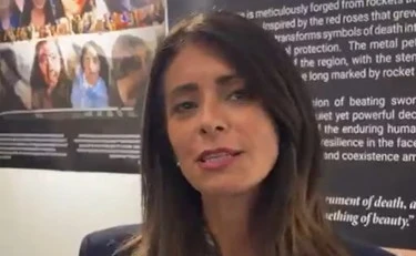 Picierno accusa Rima Hassan: "Profanata la mostra sul 7 ottobre all'Europarlamento"