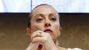 Giorgia Meloni, il drammatico sfogo rubato: "Come vogliono farci fuori". Vergogna-sinistra, il "pizzino" alla leader FdI