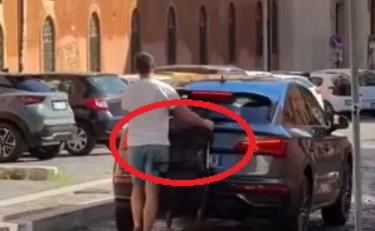 Roma, ecco il furbetto della Ztl: usa un passeggino per aggirare la telecamera