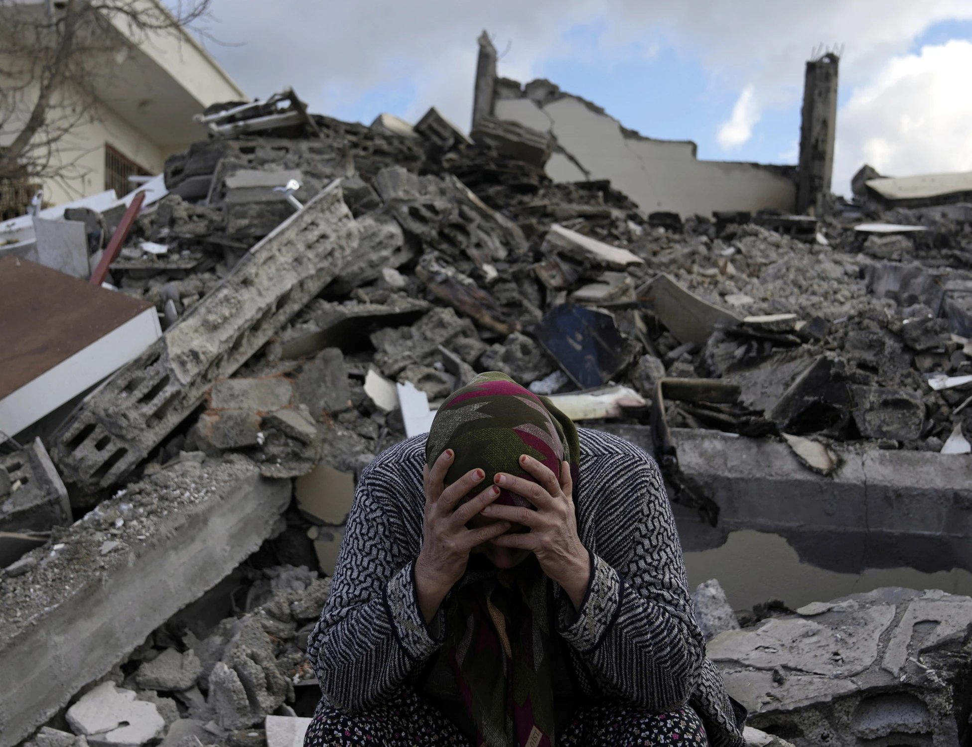Turchia, terremoto magnitudo 6.1: almeno un edificio crollato
