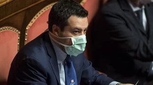 Coronavirus, Matteo Salvini: "In Italia emergenza decretata su Facebook e criticano i pieni poteri di Orban"