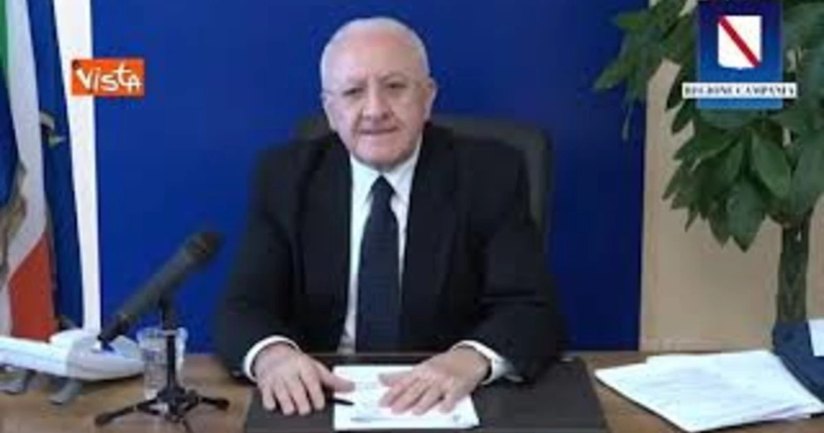De Luca: “A Pasqua state a casa e fate la pastiera anche se sarà una sozzeria”