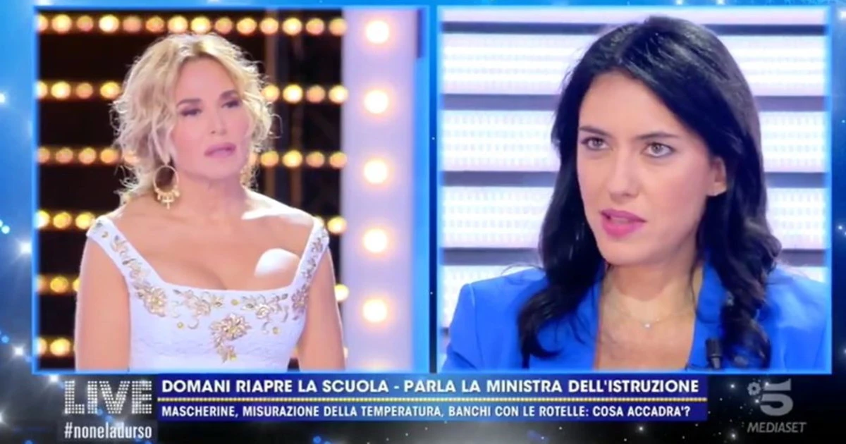 Lucia Azzolina, il ministro dell'Istruzione nel Live di Barbara d'Urso: "I banchi con le rotelle? Gli ultimi a fine ottobre"