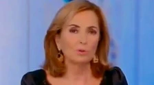 Barbara Palombelli a Stasera Italia, scollatura generosa e inaspettata: l'attenzione tutta su di lei