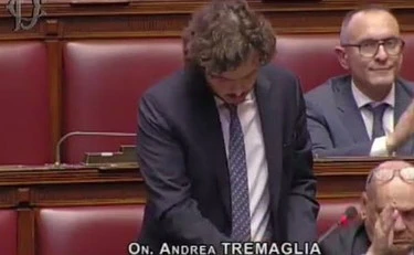 Contro Meloni il Pd arruola pure Mirko Tremaglia. Ma fa una figuraccia