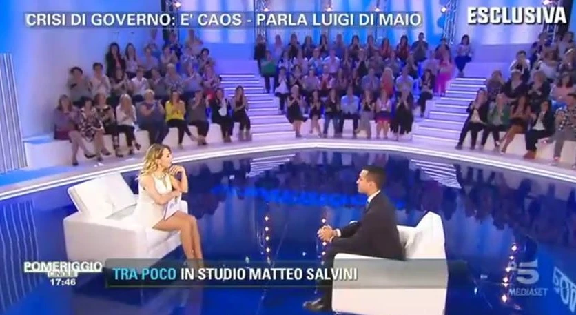 Luigi Di Maio, l'attacco a Maria Elena Boschi in diretta da Barbara D'Urso