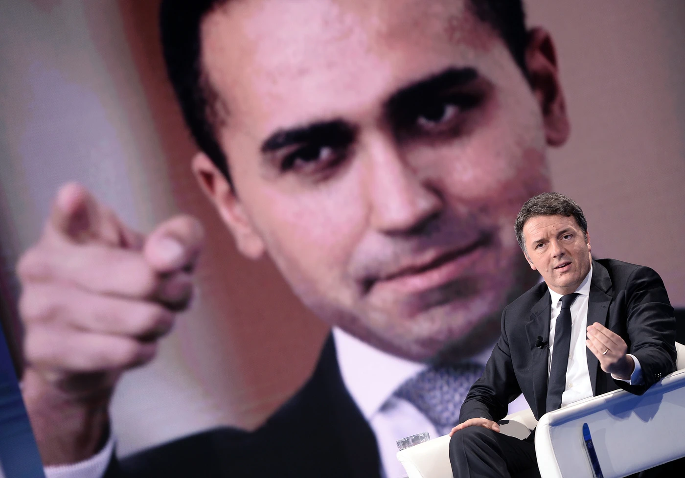 Luigi Di Maio e le perquisizioni a Open di Renzi: "Non è la prima volta". A gennaio salta il governo?