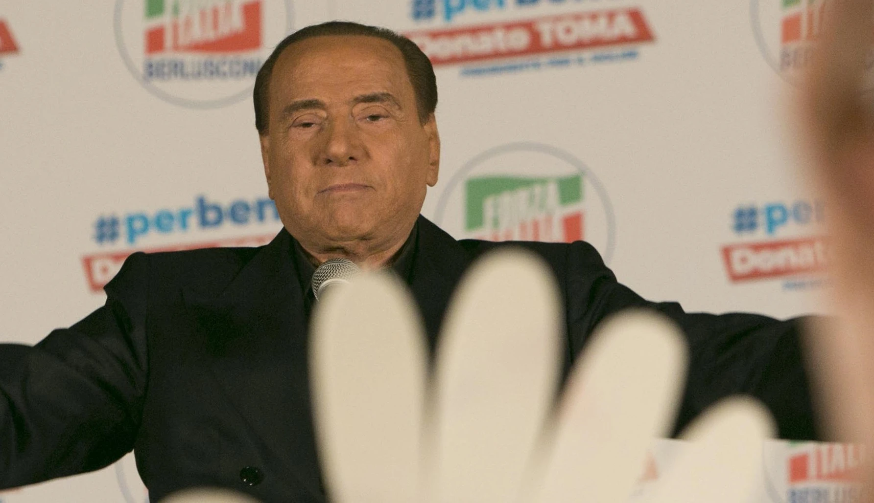 Silvio Berlusconi, una notte drammatica: come potrebbe far nascere il governo Lega-M5s