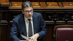 Pensioni, Giorgetti: "Perché il sistema può crollare"