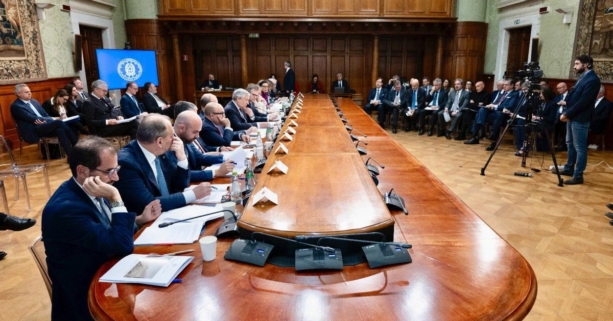 A Palazzo Chigi premiata dal presidente del Comitato Leon D'Oro di Venezia Maurilio Prioreschi la dottoressa Rosangela Mattei