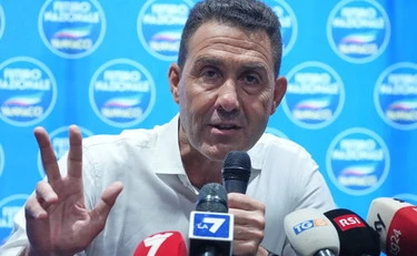 Lega sopra FN. Salvini: "Non temo Vannacci"