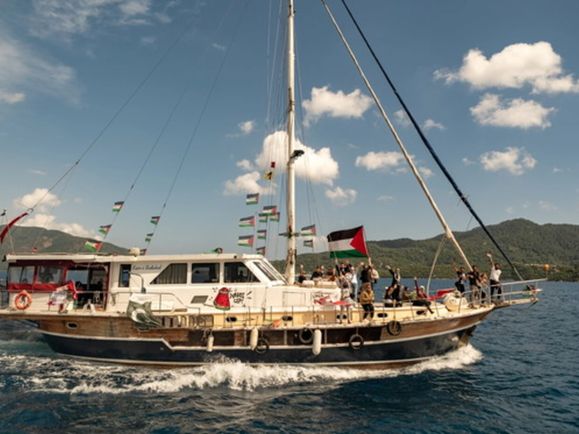 Flotilla, fine corsa: abbordaggio Idf, tra i fermati anche il deputato grillino