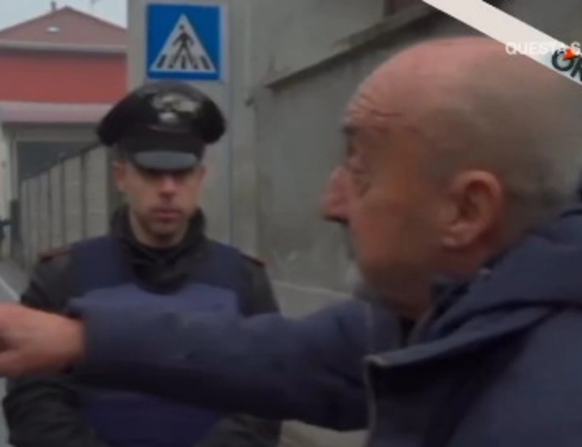 Jonathan Rivolta, il padre caccia l'inviato delle Iene: "Stai zitto!"