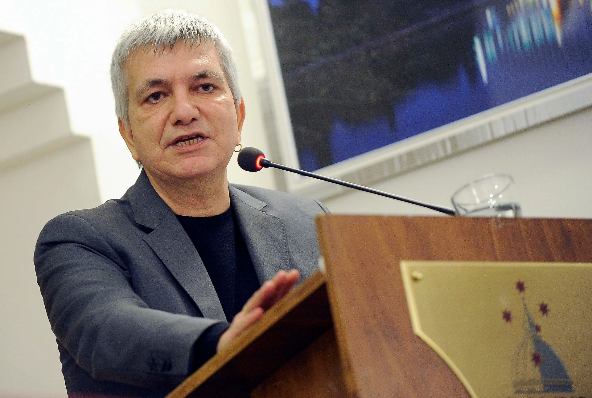 Nichi Vendola, l'ex presidente della Regione Puglia colpito da infarto: ricoverato in terapia intensiva