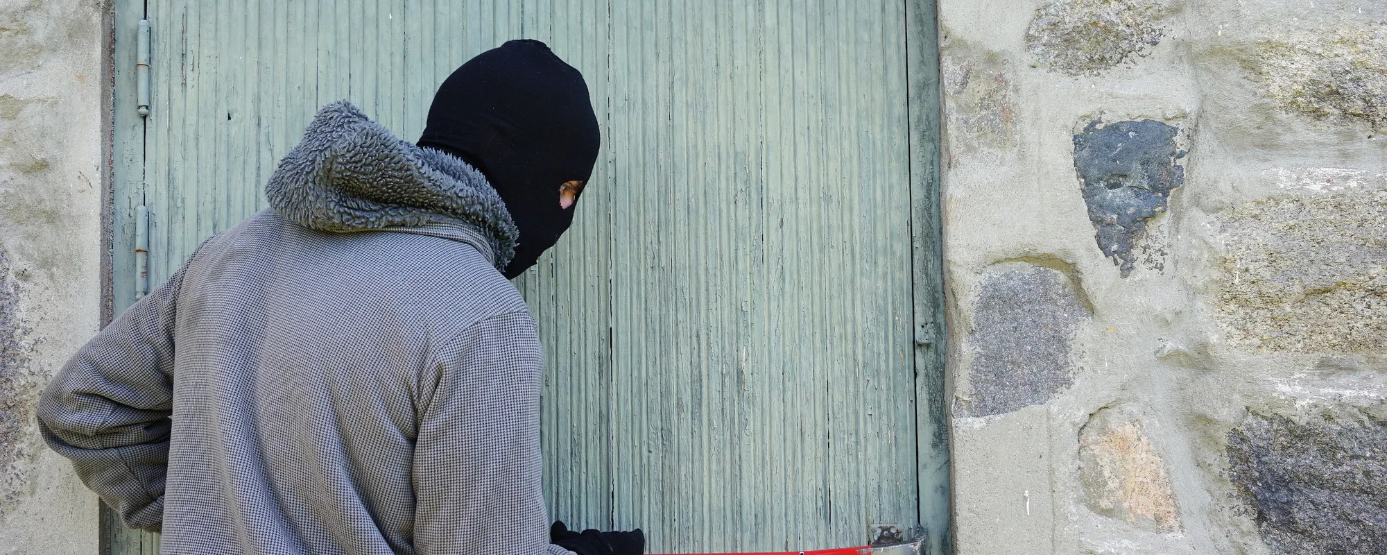 Macellaio ammazza il ladro a coltellate: la sentenza è un caso