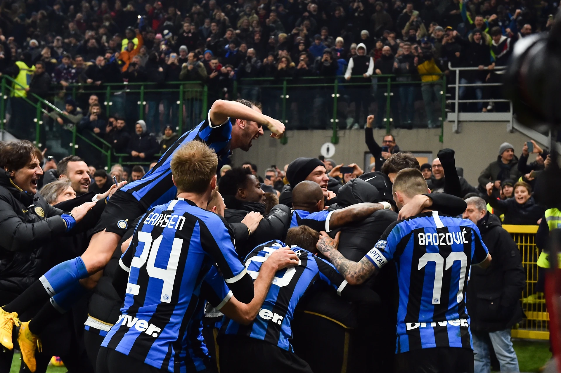 Impresa delll'Inter. Vince il derby in rimonta. Sotto di due gol straccia il MIlan per 4-2