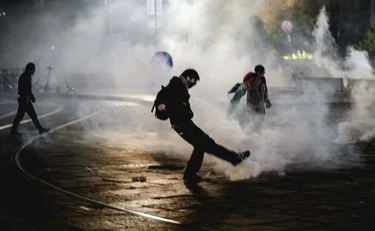 Torino, blitz della Polizia all'alba: violenze pro-Pal, chi c'è tra i fermati