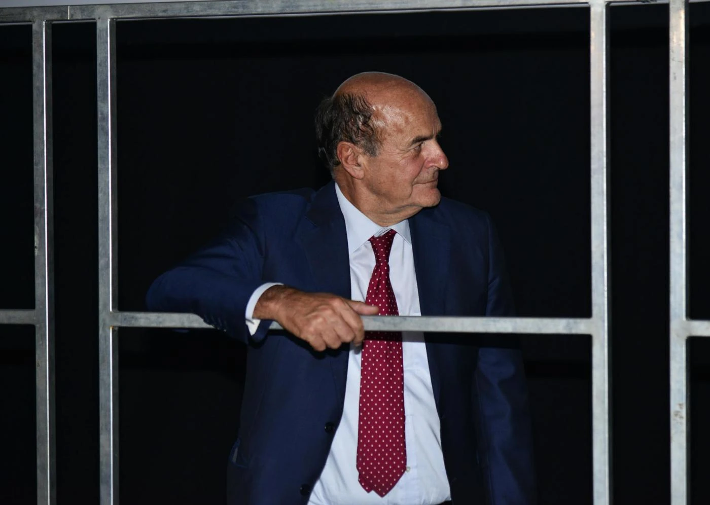 Vittorio Feltri, la rissa tra Pisapia ed ex Pd: fanno tutti schifo, salvo soltanto Bersani