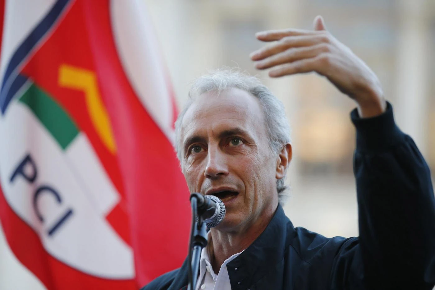 Marco Travaglio, Il Fatto Quotidiano scatenato per l'inchiesta su Silvio Berlusconi: sei pagine di veleno e manette