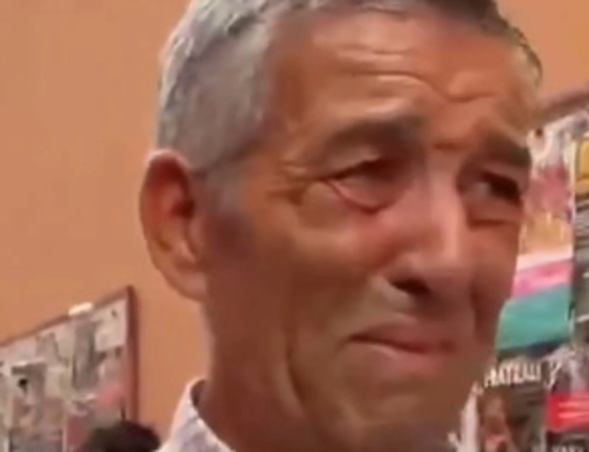 Leggi l'articolo: Il tunisino piange per la figlia in Questura? Ecco cosa le hanno trovato addosso <span style="color: rgb(153, 0, 0);">Video</span>