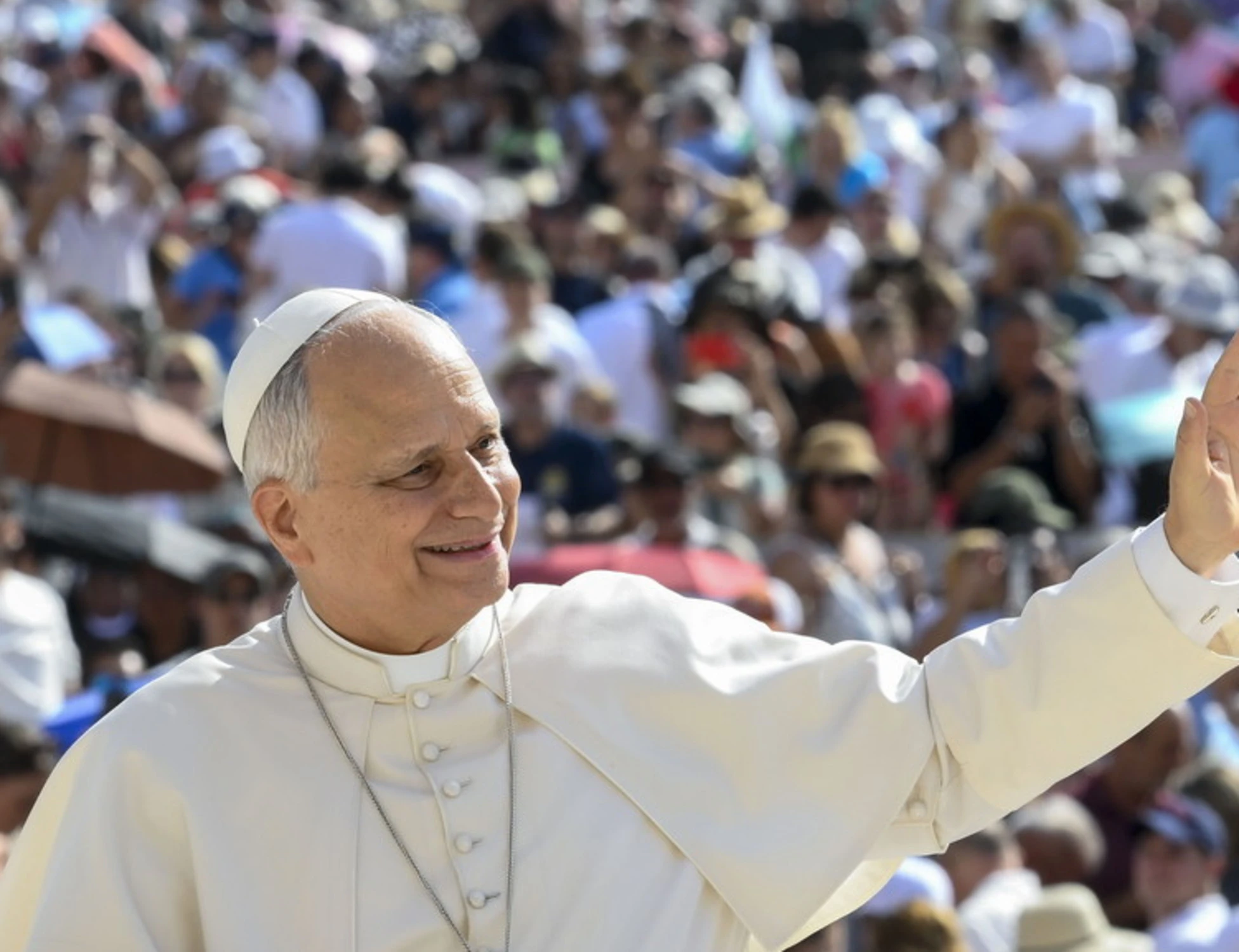 Addio austerity in Vaticano : Papa Leone sblocca gli stipendi dei cardinali