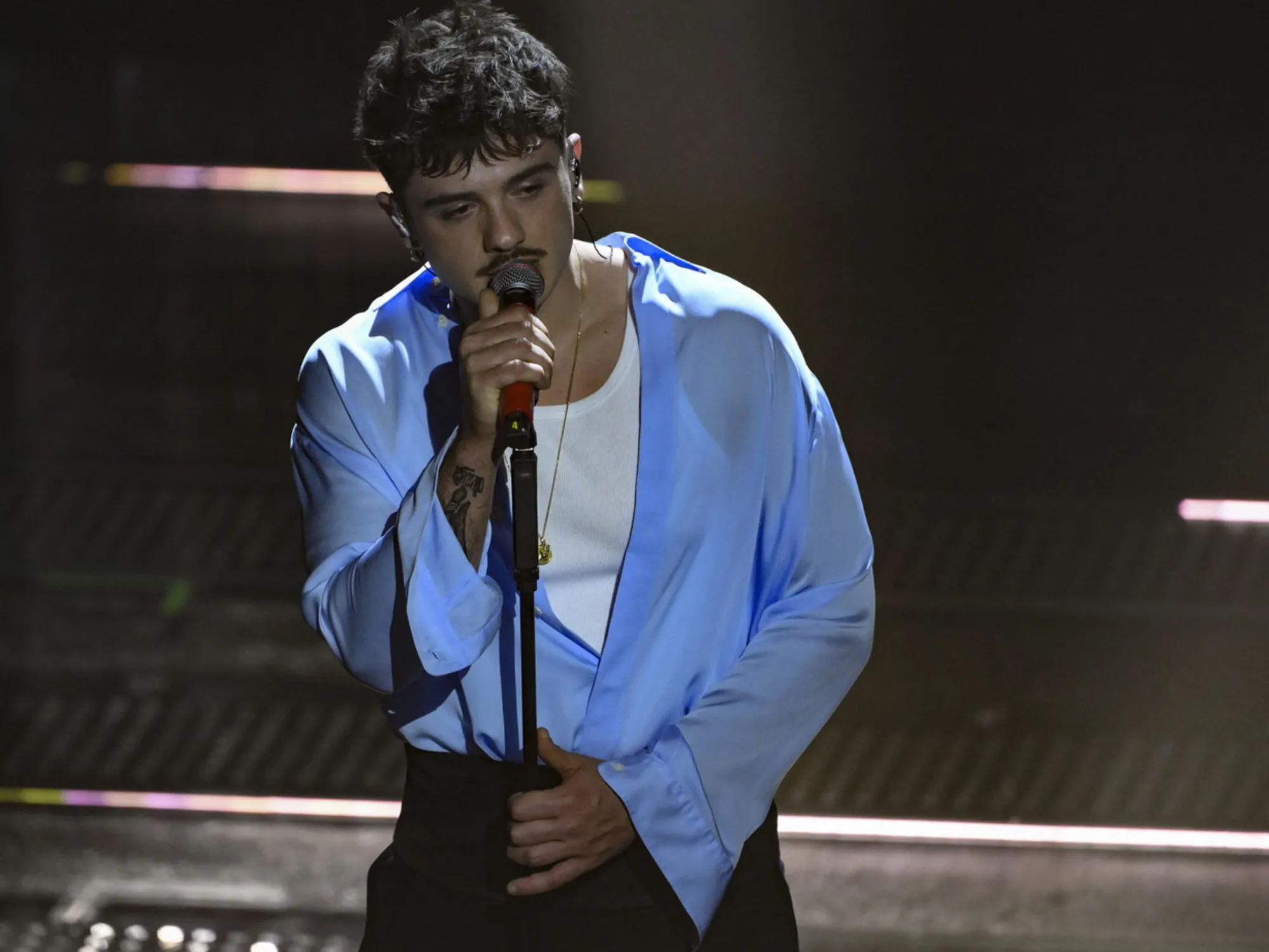 Leggi l'articolo: "Trovatevi un lavoro invece di dire ca**ate": Olly sbrocca