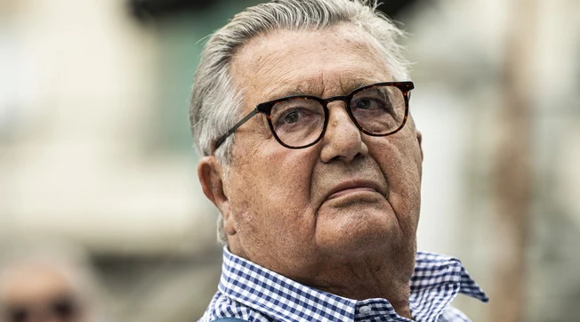 De Benedetti, stoccata di De Luca: "Miliardario in Svizzera e rivoluzionario in Italia"
