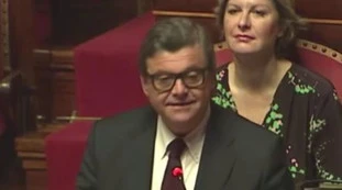 Carlo Calenda, caos in Aula: "Aridatecelo", l'urlo davanti a tutti