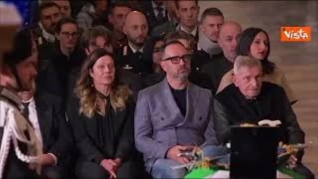 Leggi l'articolo: Crosetto commosso ai funerali dei tre carabinieri: Il nome dei giusti è inciso nella roccia