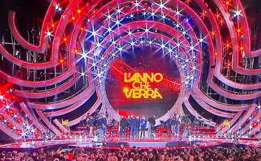 L'anno che verrà, il pesante sospetto: "Le bollicine dello sponsor..."