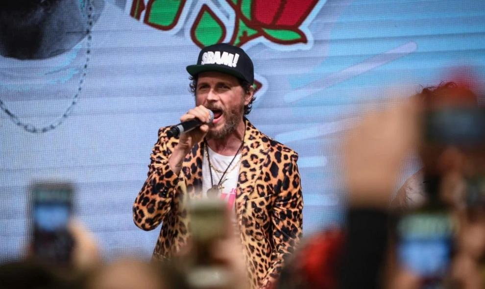 Jovanotti ha un edema alle corde vocali