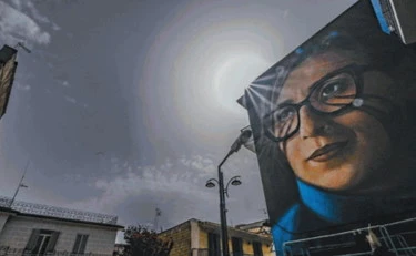 Francesca Albanese, il murale che la celebra è abusivo
