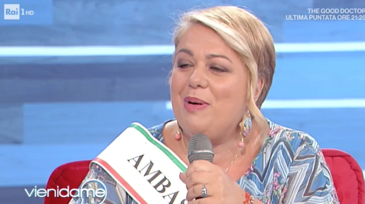 Vieni da me, Walter Nudo umilia Rossella: "Se mi puoi baciare?", cala il gelo da Caterina Balivo