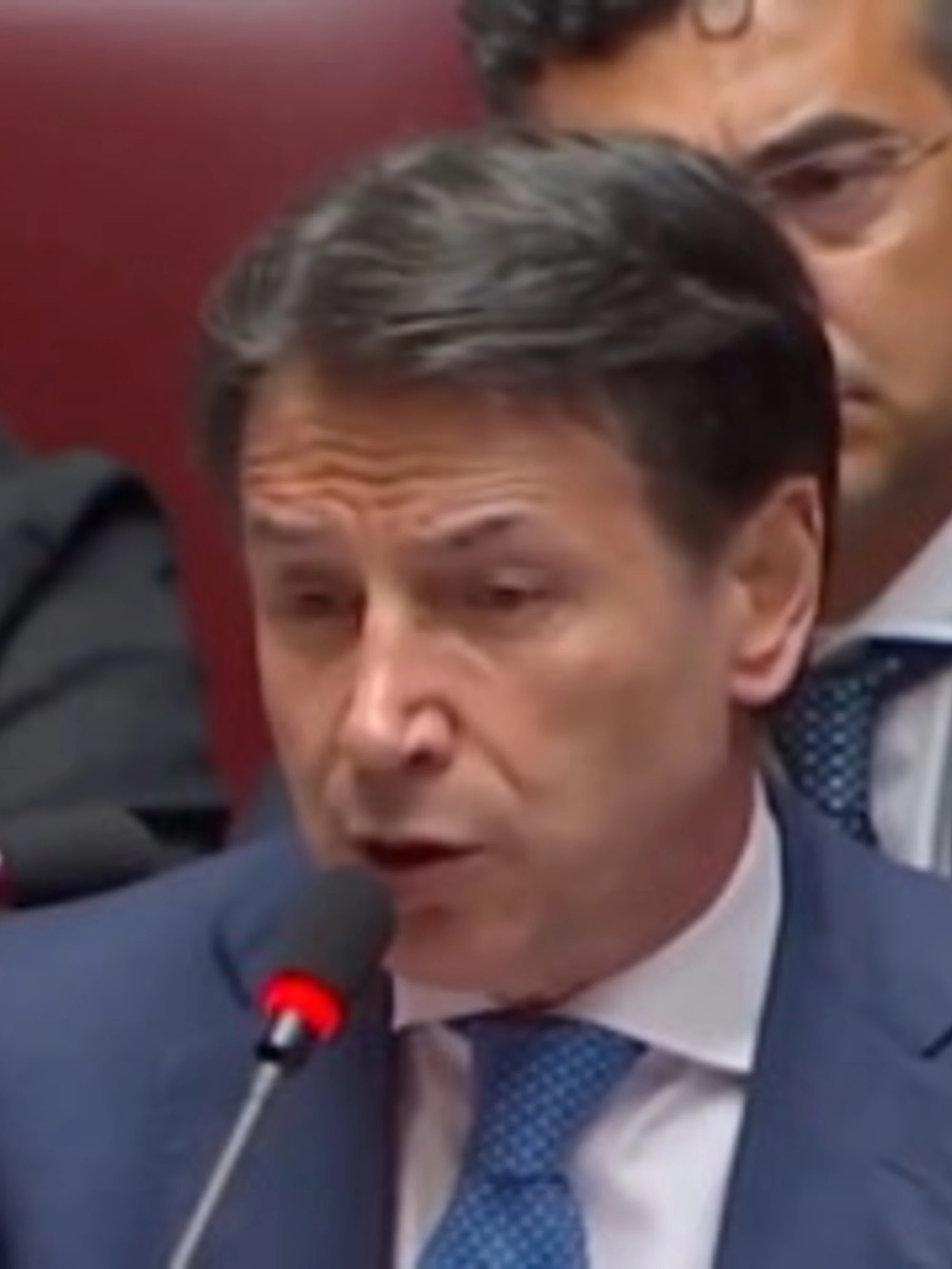 FdI irride Conte e Schlein: "Occhio a non portare sfi***"