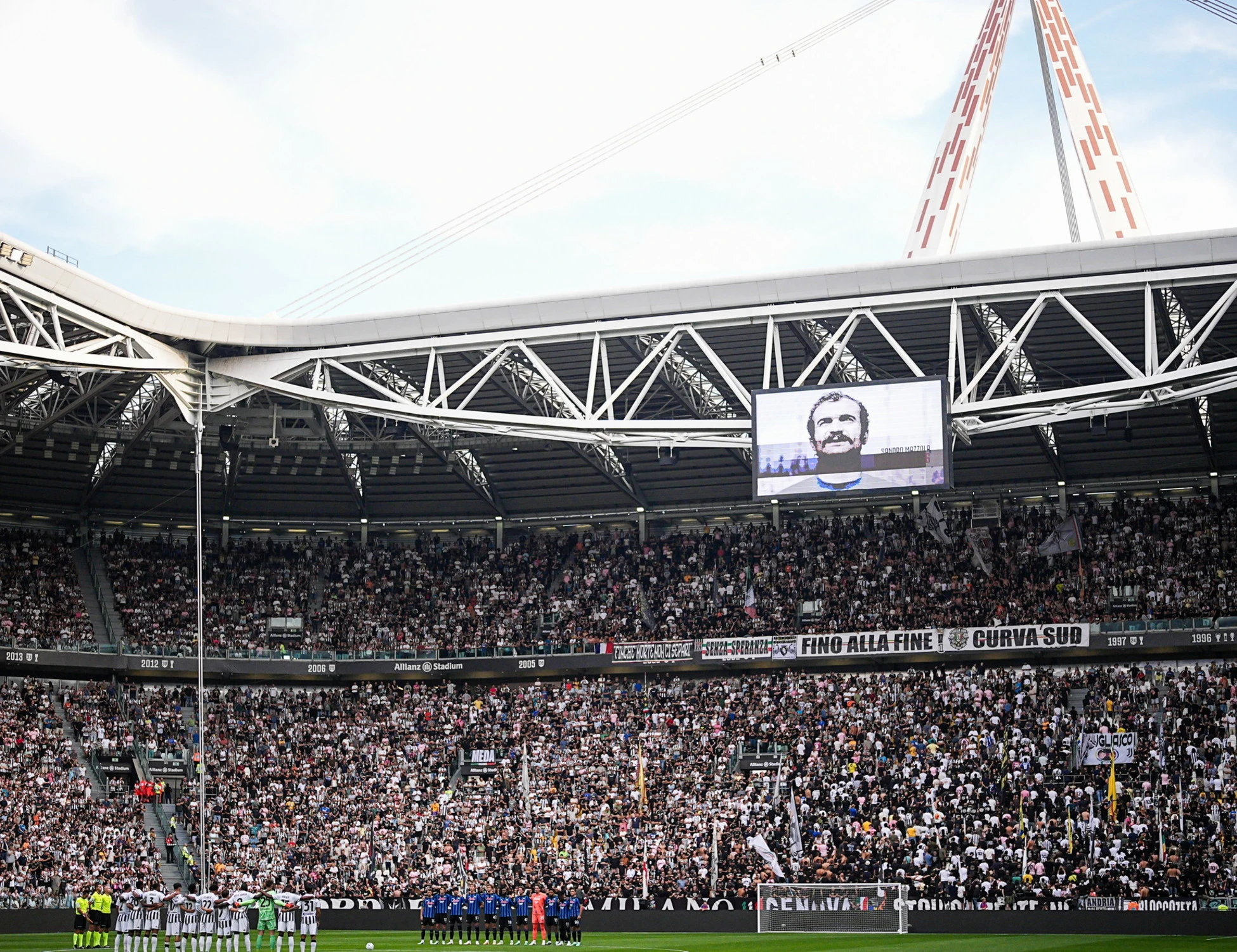 Juve-Atalanta, sfregio a Sandro Mazzola: cosa fa la curva prima dell'inizio del match