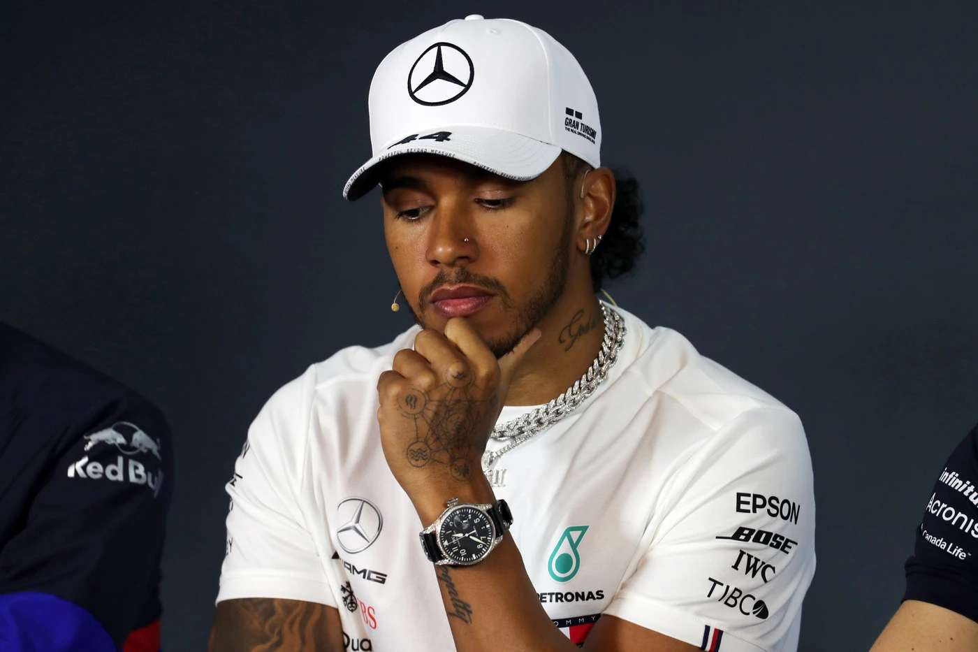 Lewis Hamilton, la strana teoria: "Vinco in Formula 1 perché sono vegano"