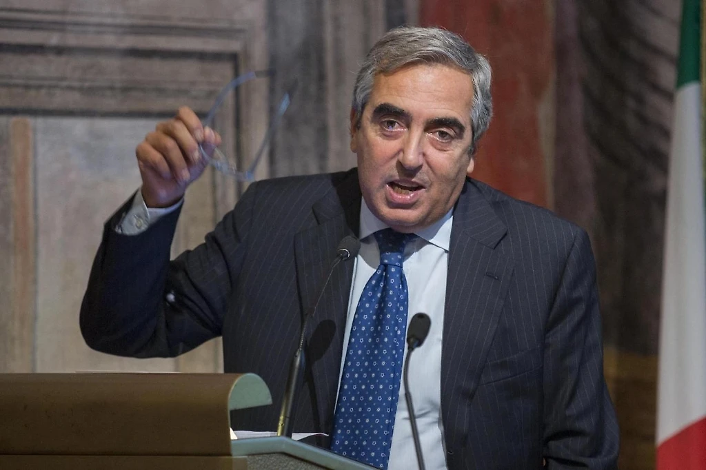 Maurizio Gasparri, l'ultimo moicano di Forza Italia: per i gay si schiera contro tutti i vertici del suo partito